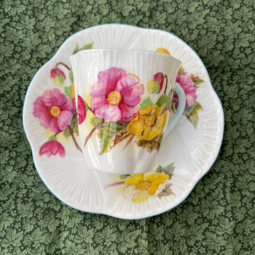 Shelley Begonia Dainty Scalloped Cup & Saucer‎ England